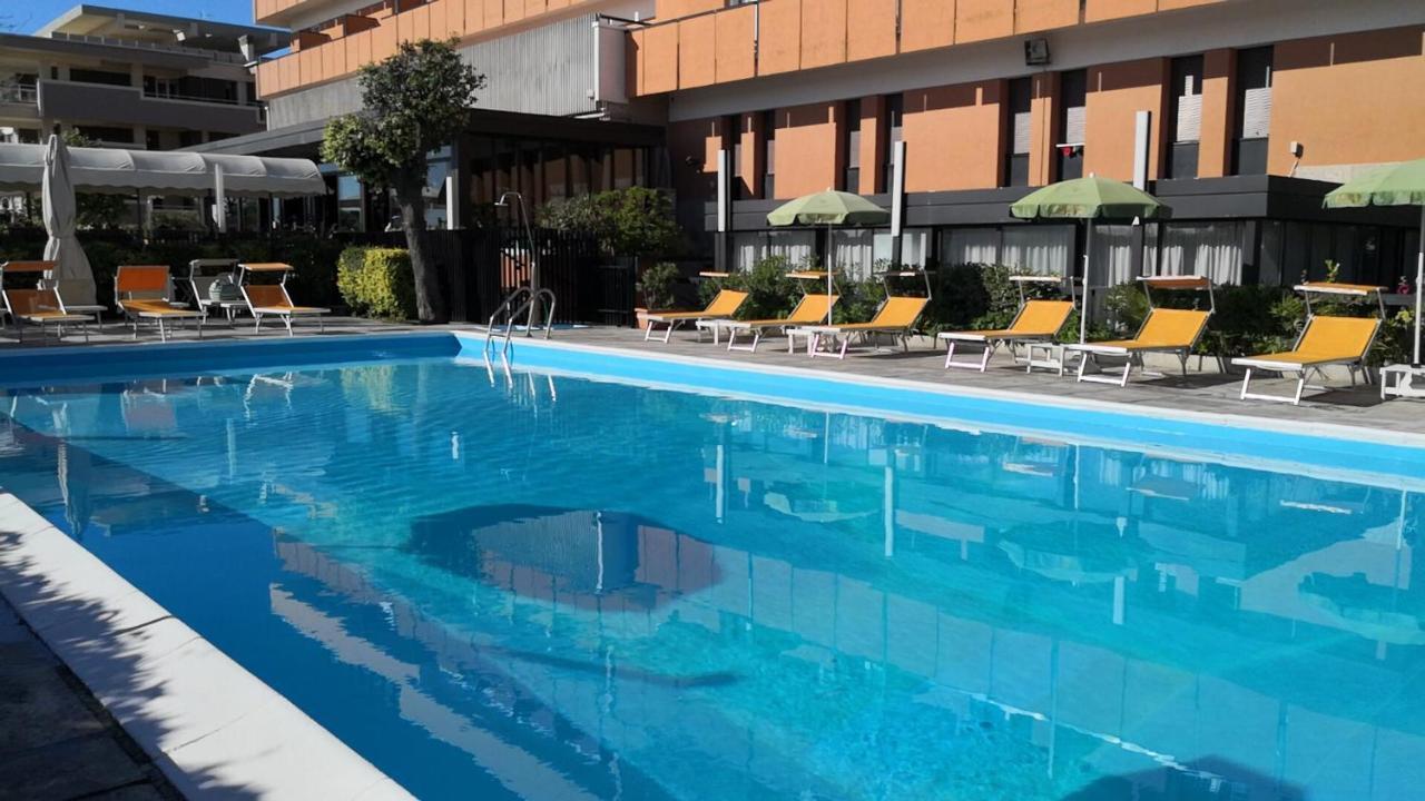 Park Hotel Rimini Bagian luar foto