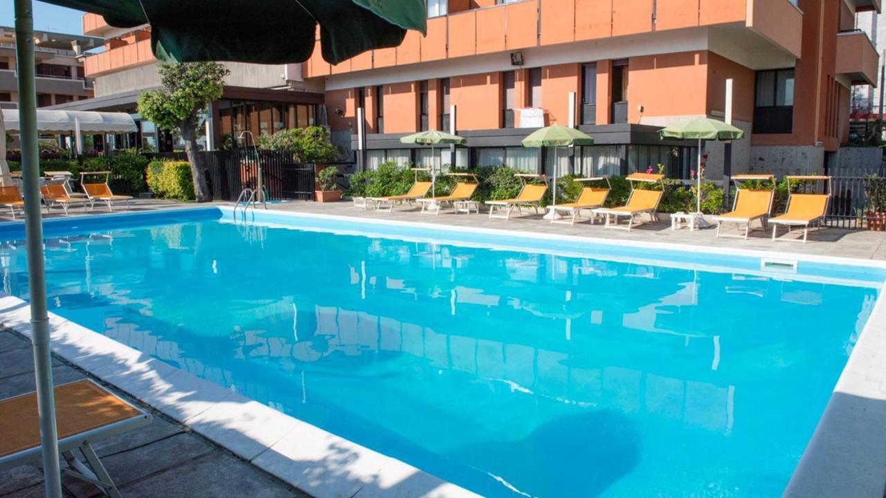 Park Hotel Rimini Bagian luar foto