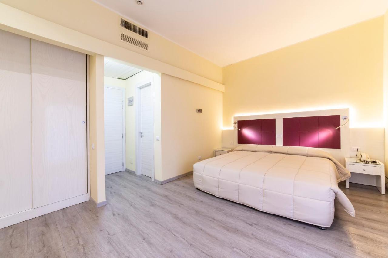 Park Hotel Rimini Bagian luar foto