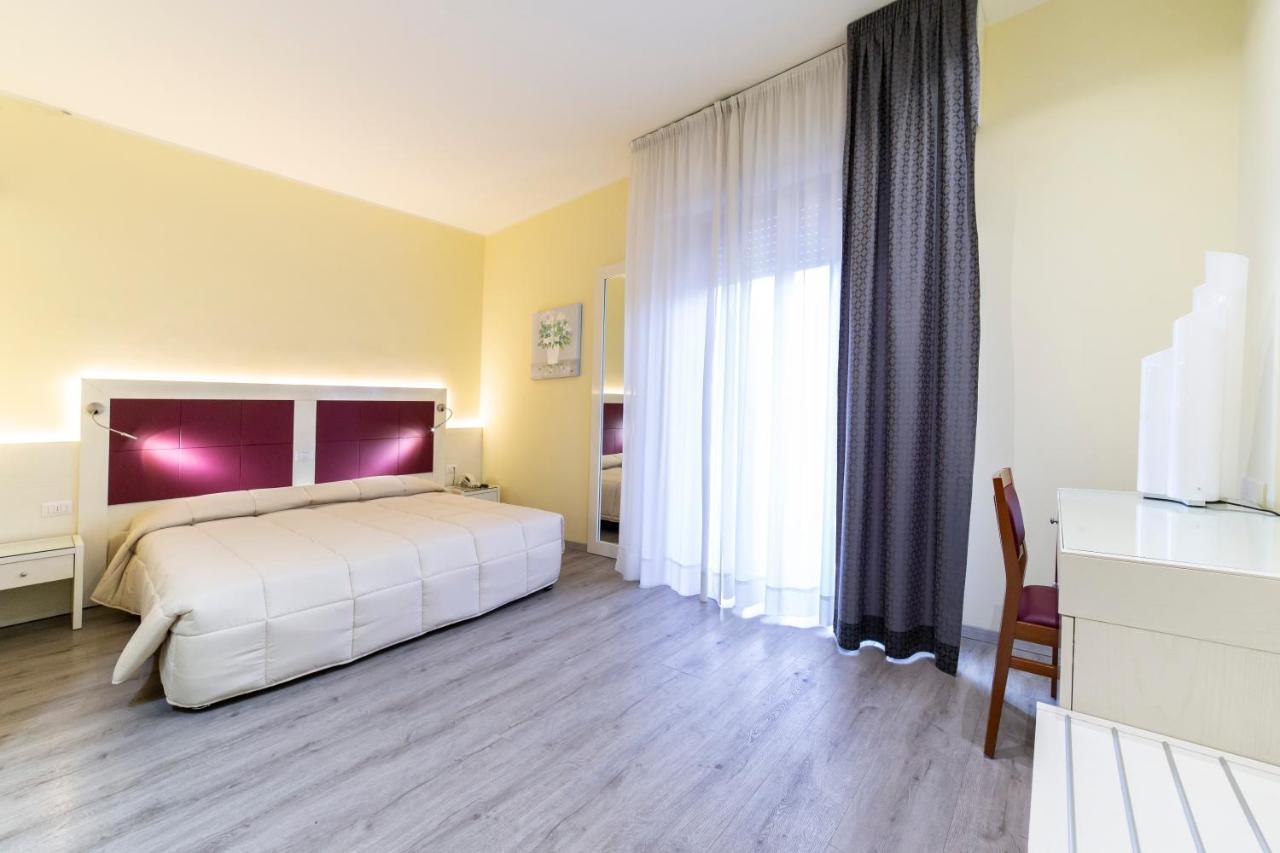 Park Hotel Rimini Bagian luar foto