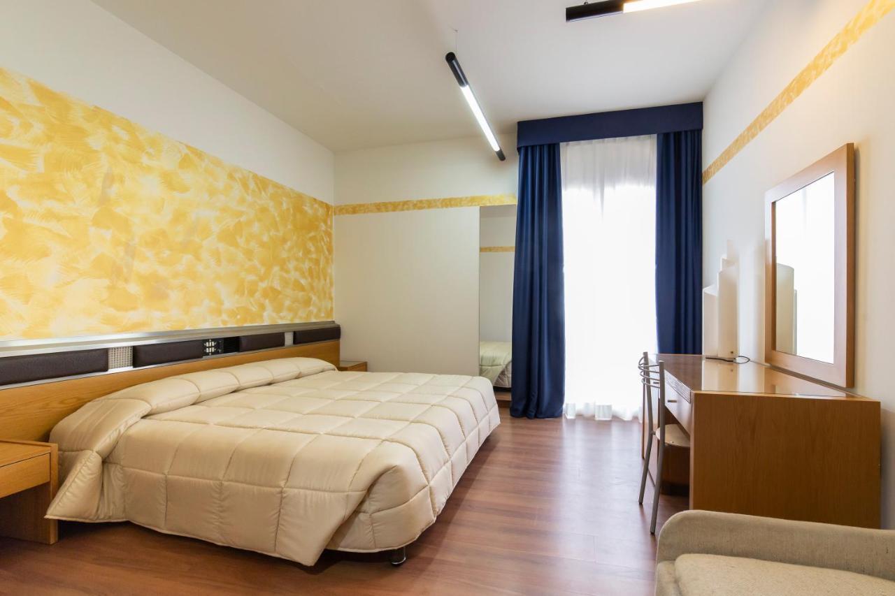 Park Hotel Rimini Bagian luar foto