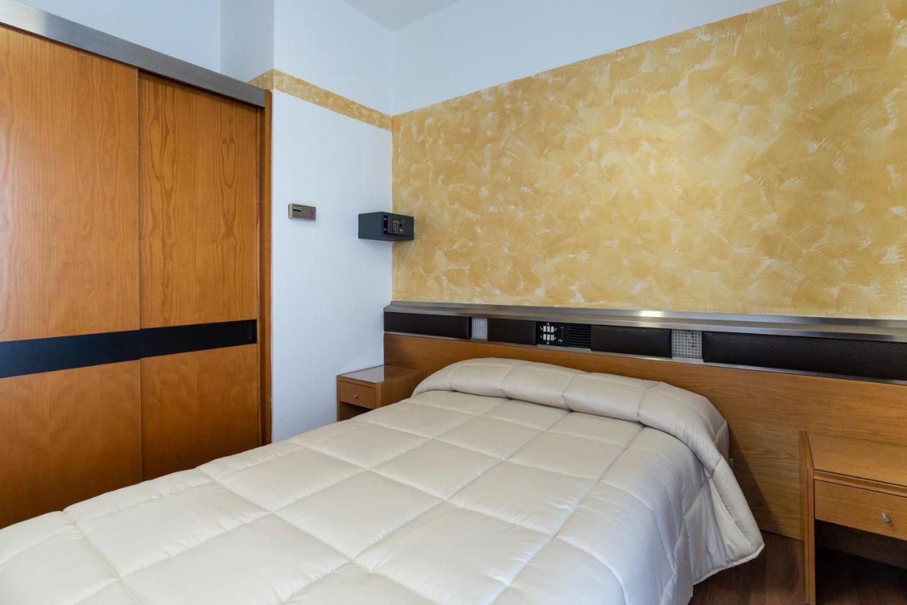 Park Hotel Rimini Bagian luar foto