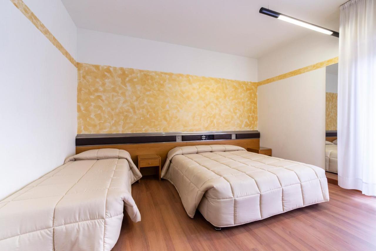 Park Hotel Rimini Bagian luar foto