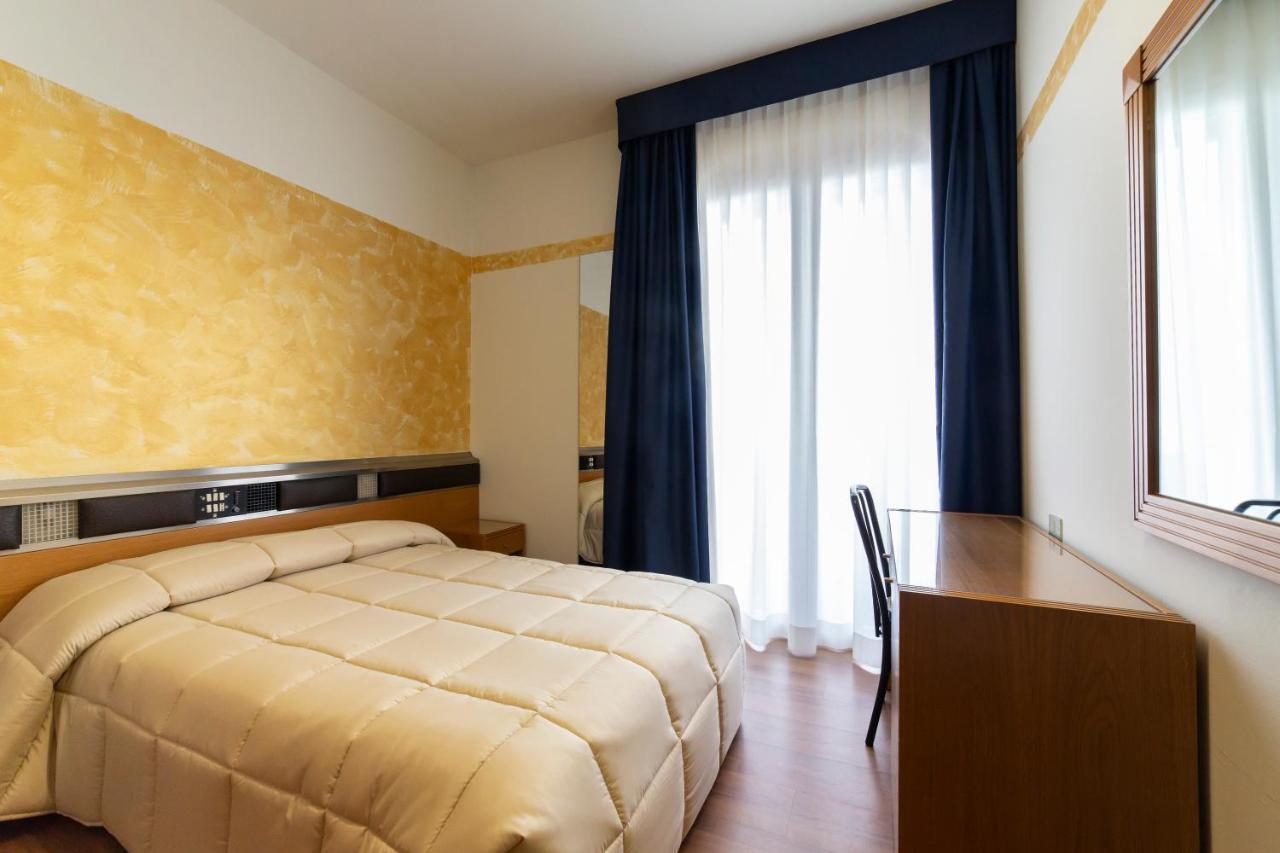 Park Hotel Rimini Bagian luar foto