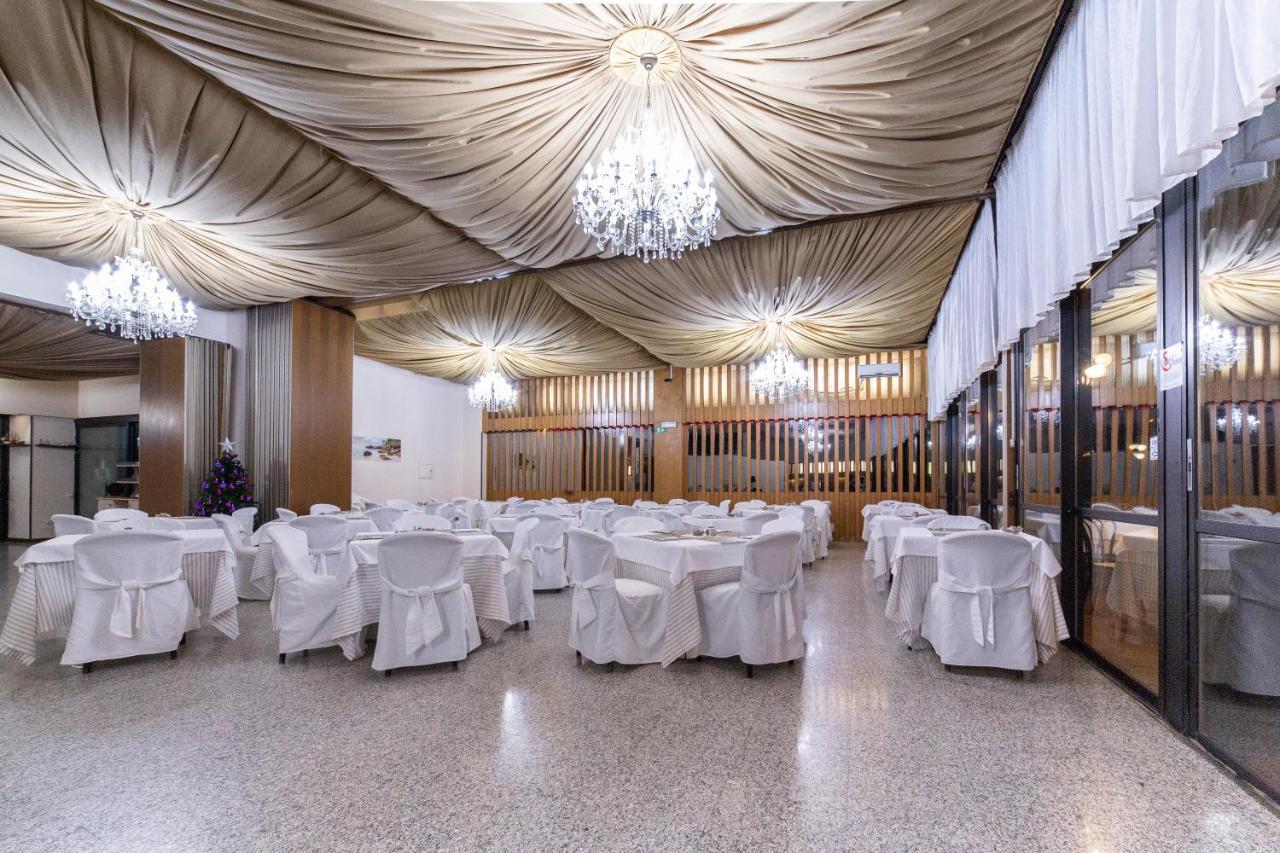Park Hotel Rimini Bagian luar foto